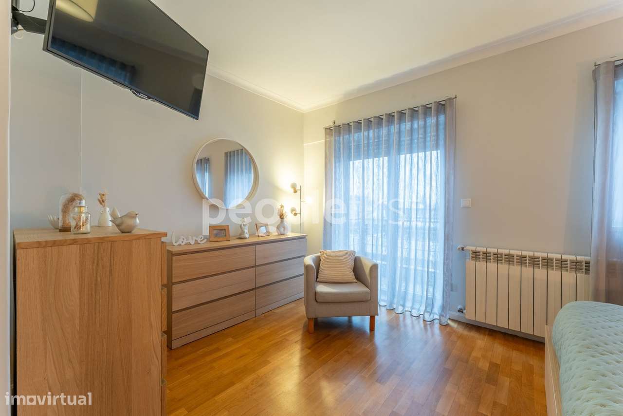 Moradia com garagem no centro da Senhora da Hora-17