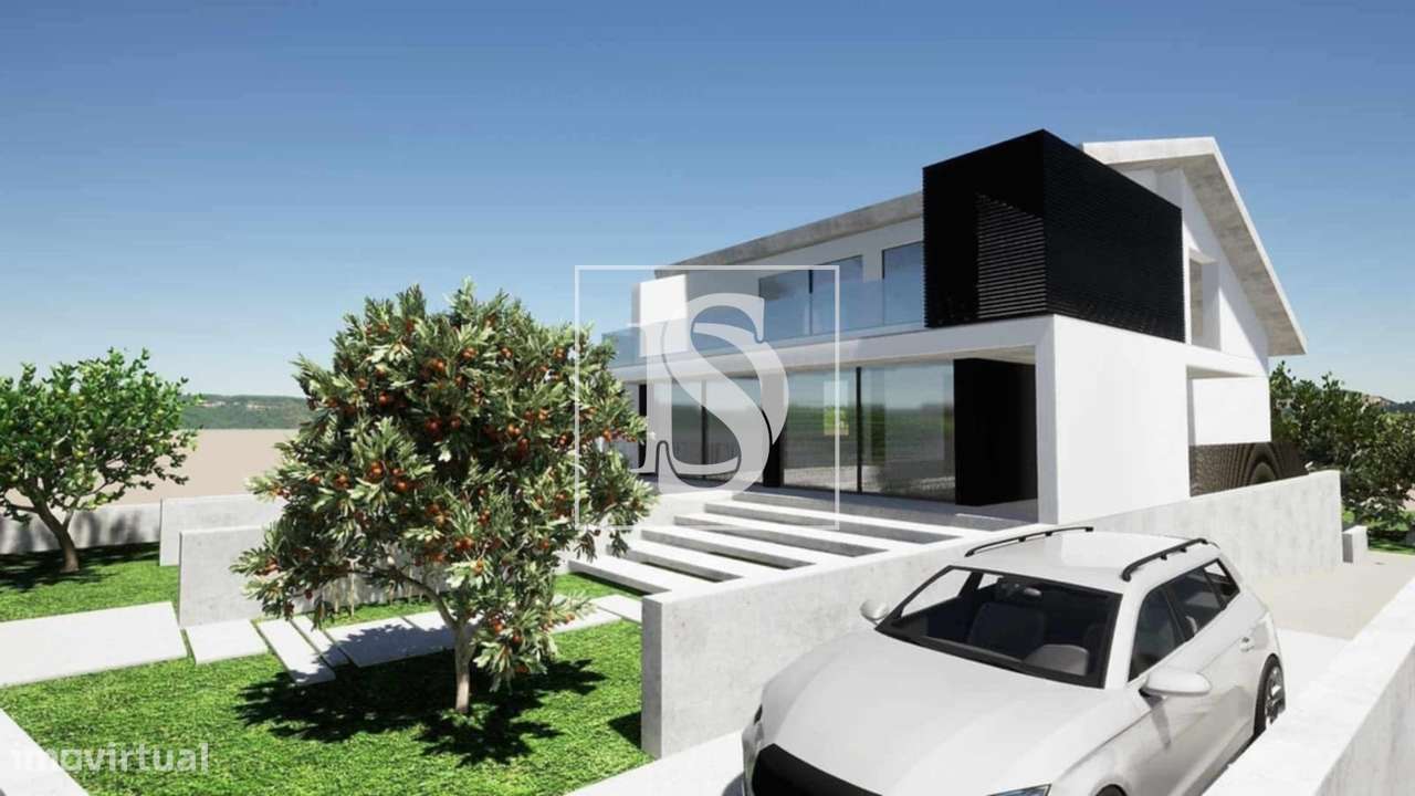 Moradia T4 de três pisos inserido num terreno com 1188m2. Exclente pot-4