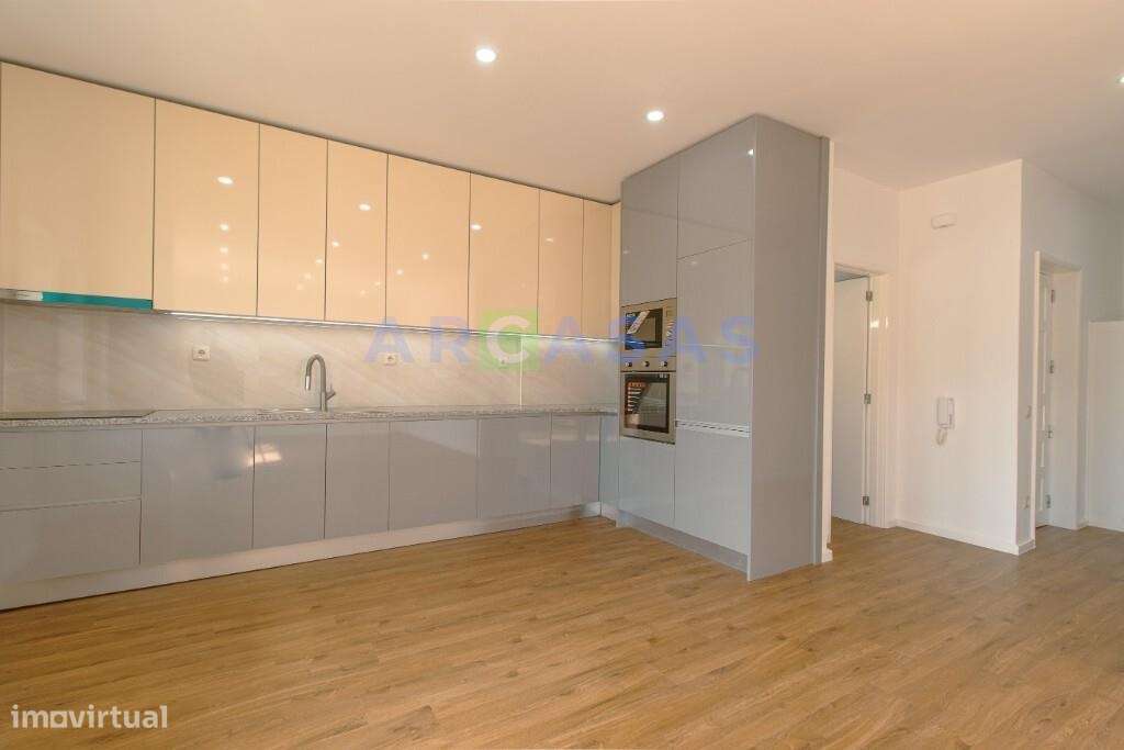 Apartamento T3 com garagem e varandas em Águas Santas, Maia-6