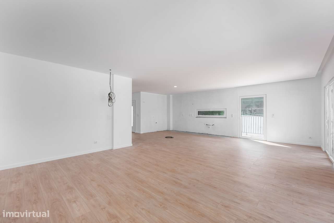 Moradia Nova | PISCINA | 3 Suites | Garagem e Jardim-7