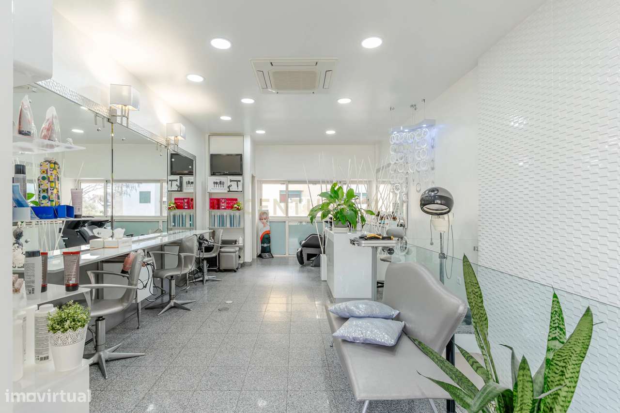 Espaço Comercial em Palhais com possibilidade de fazer um apartamento - Grande imagem: 4/13