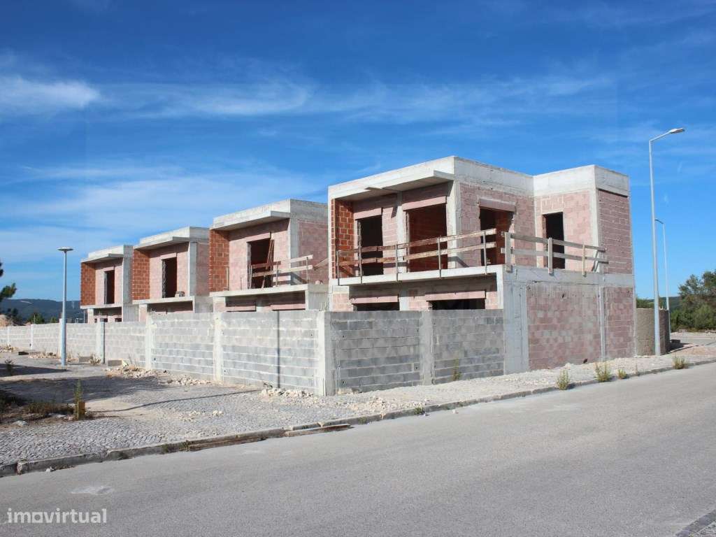 Moradias T3 em construção na urbanização Fonte Lagoa, Rio Maior-5