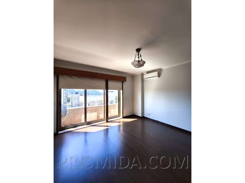 Duplex T4+office Renovado | Bi-Familiar | Terraço c/Churrasqueira-22