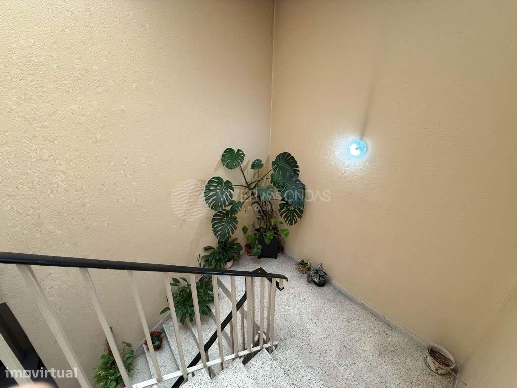 T2 Último Piso com Lareira e Lugar de Garagem | Pedras Rubras-22