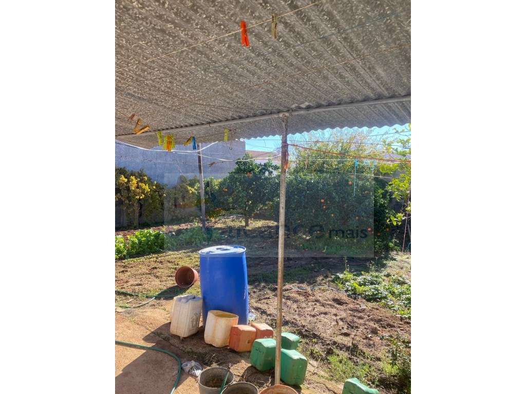 Moradia T3 com Quintal Amplo e Garagem - Oportunidade para Remodela...-8