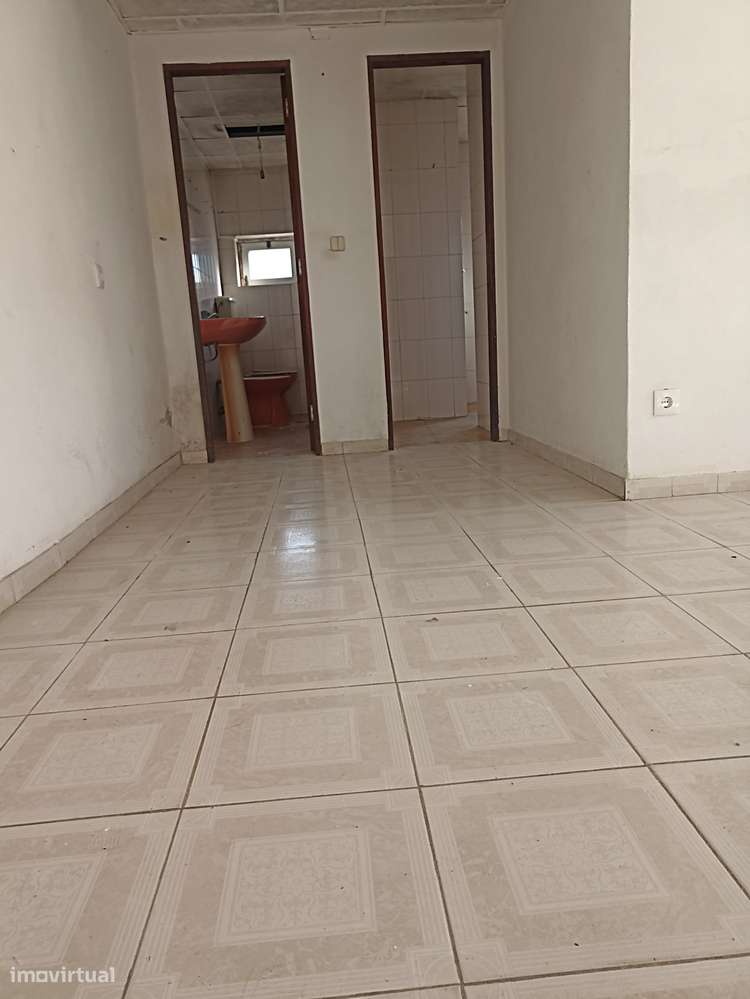 Moradia T3 por atualizar com logradouro nas portas da Chamusca - Grande imagem: 4/8