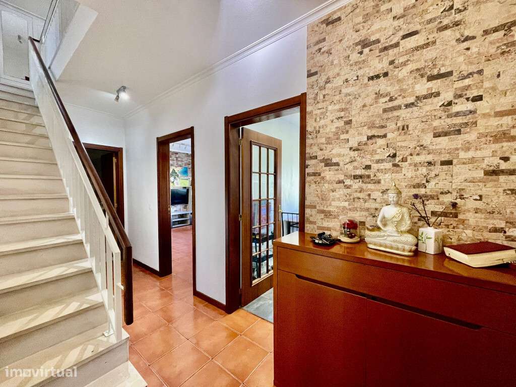 Apartamento T3 Com Lugar De Garagem Em Zona De Eiras