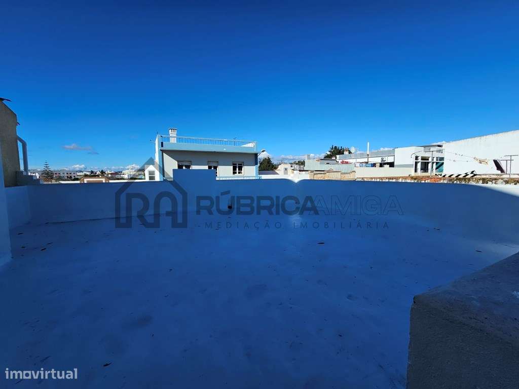 Moradia V2 em Loulé renovada com terraço e logradouro-31