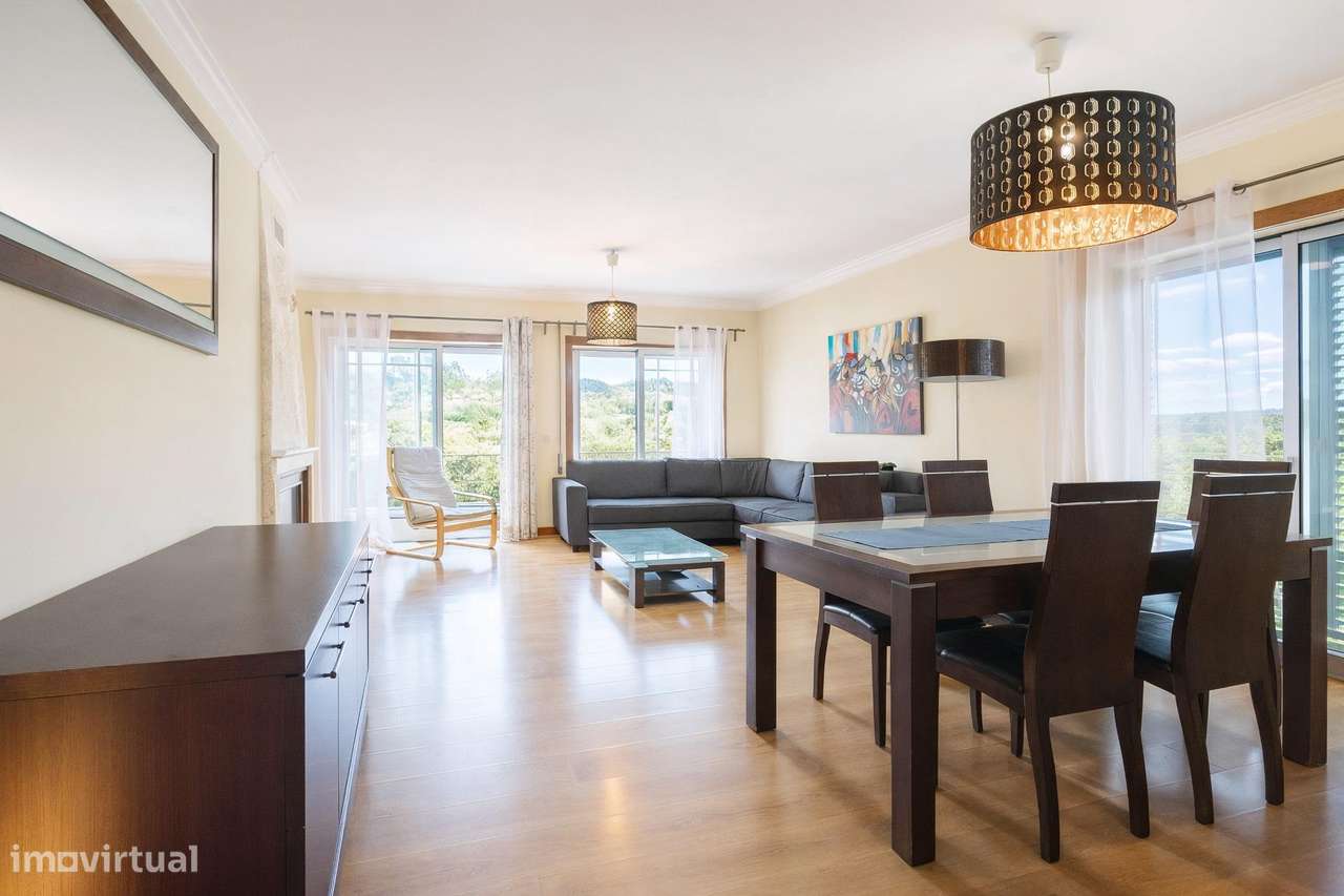 T2 Exclusivo com 3 Frentes e 2 Suites | Lareira | Varanda |... - Grande imagem: 2/38