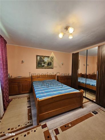 PROPRIETATE DE VANZARE in Sl&#259;nic Moldova cu 2 case pe teren de 2.-12