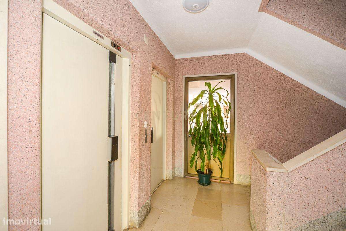 Apartamento T2 com 75 m², situado numa zona central e muito procurada-16