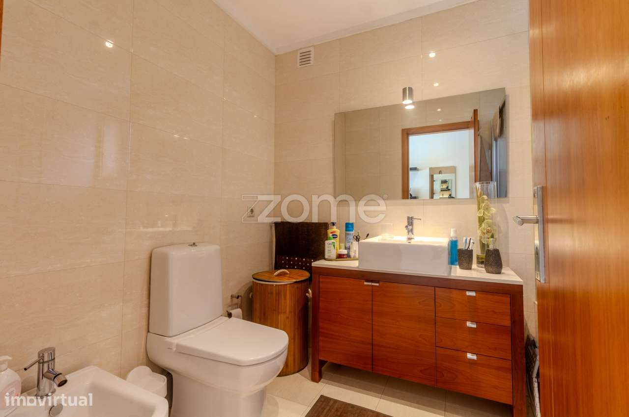 Moradia T3 | 3 Suítes e Piscina com Vista Rio-22