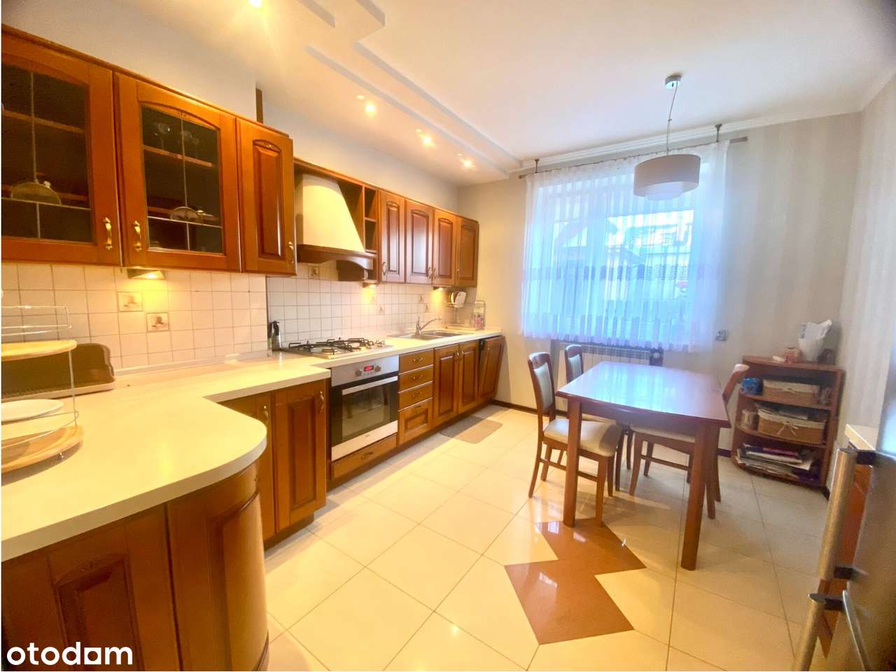 Dom- dwa niezależne pięta/2 x garaż/działka 1400m²-4