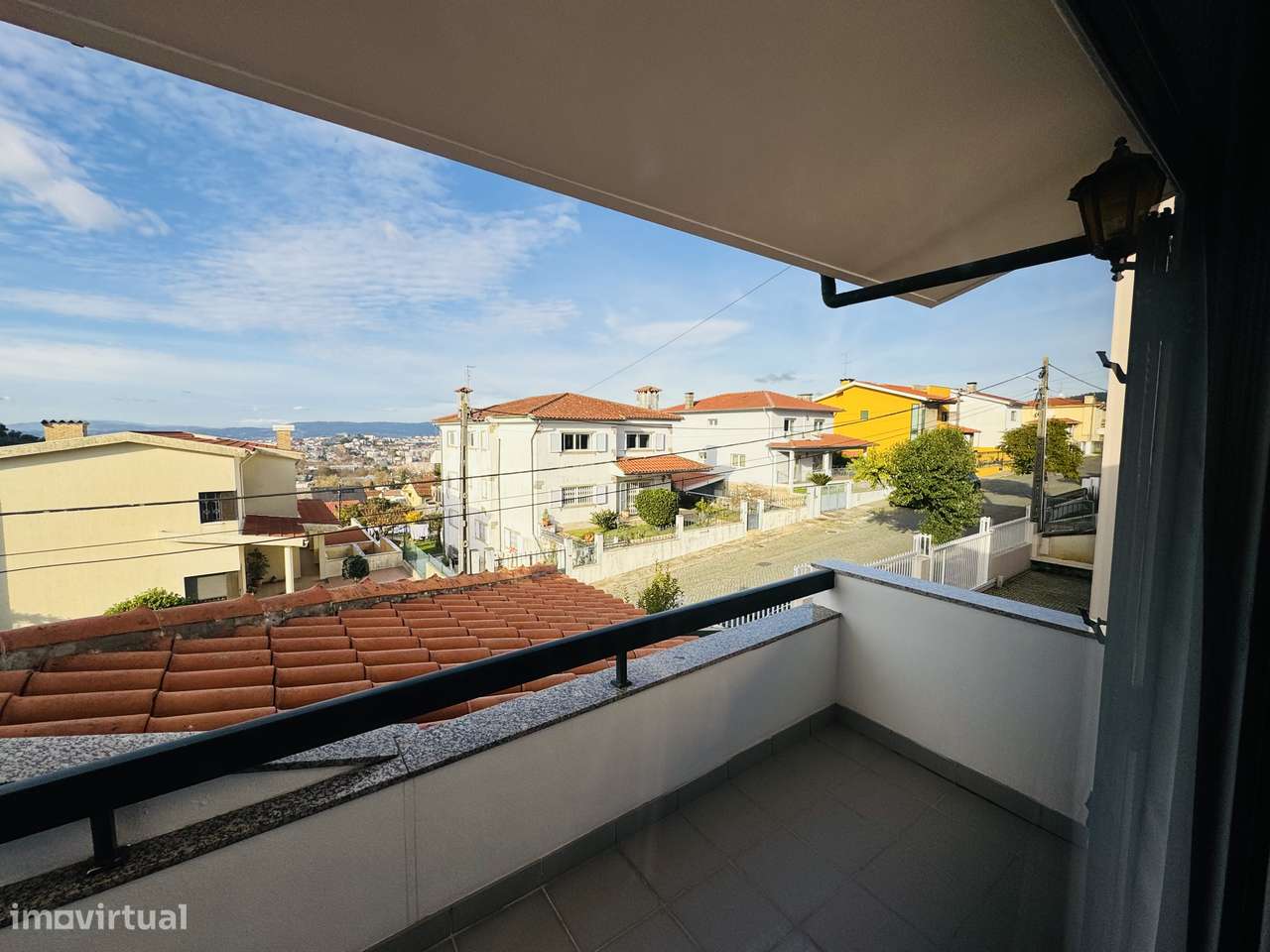 Moradia T4 com jardim e garagem em Braga-16