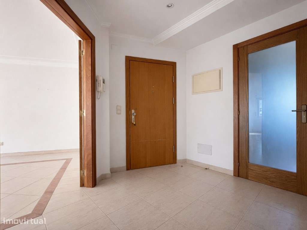 T3 com Varanda, Arrecadação e 2 Lugares de Garagem-5