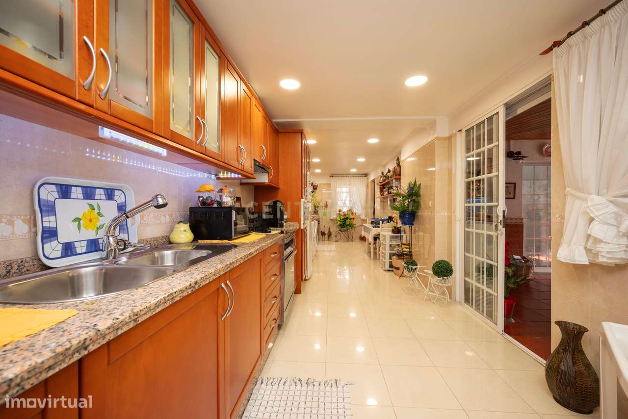 Moradia T4+1 para venda em Queijas.-12