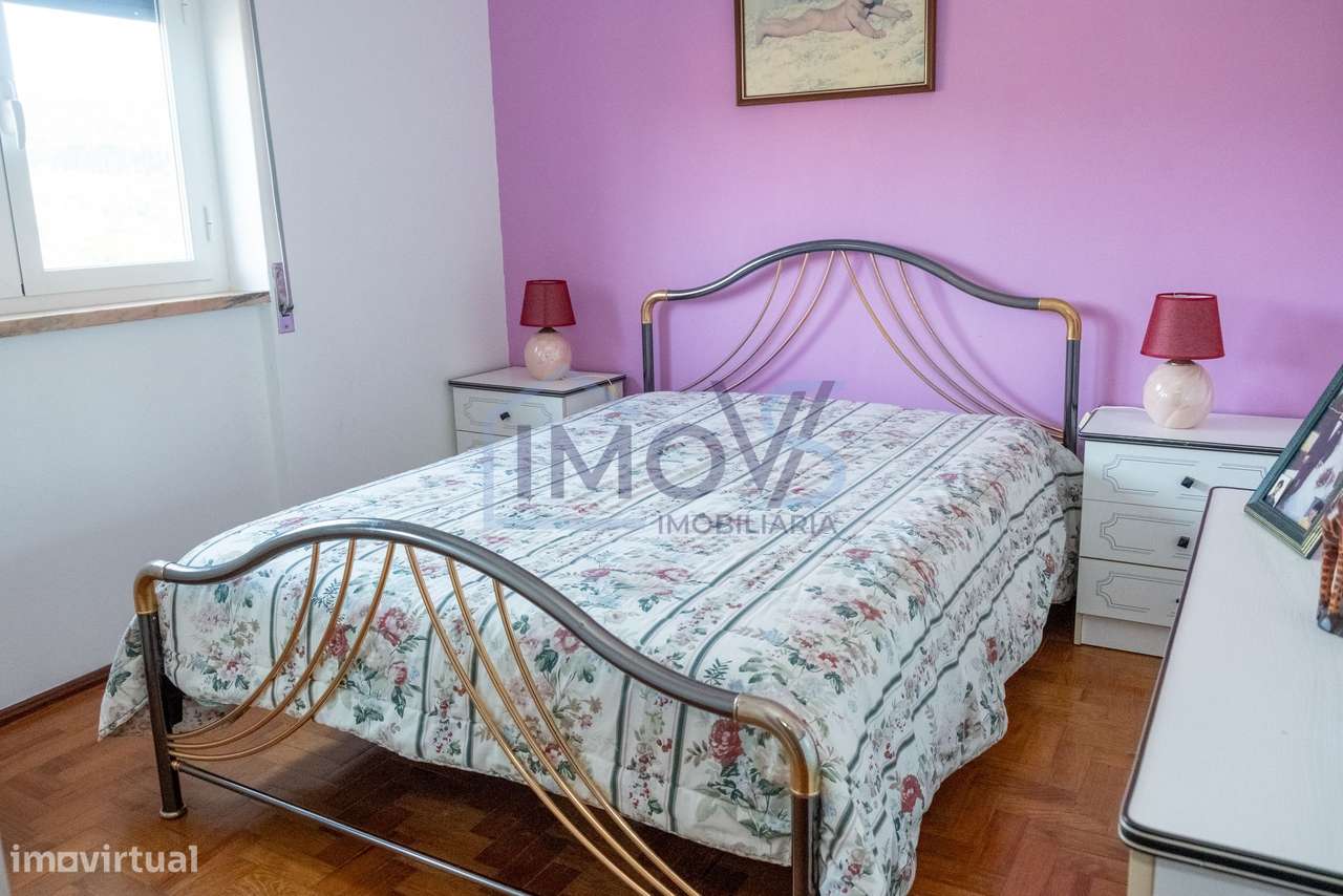Propriedade com 2 Habitações, Anexo e Poço – Oportunidade Única em Fer-32