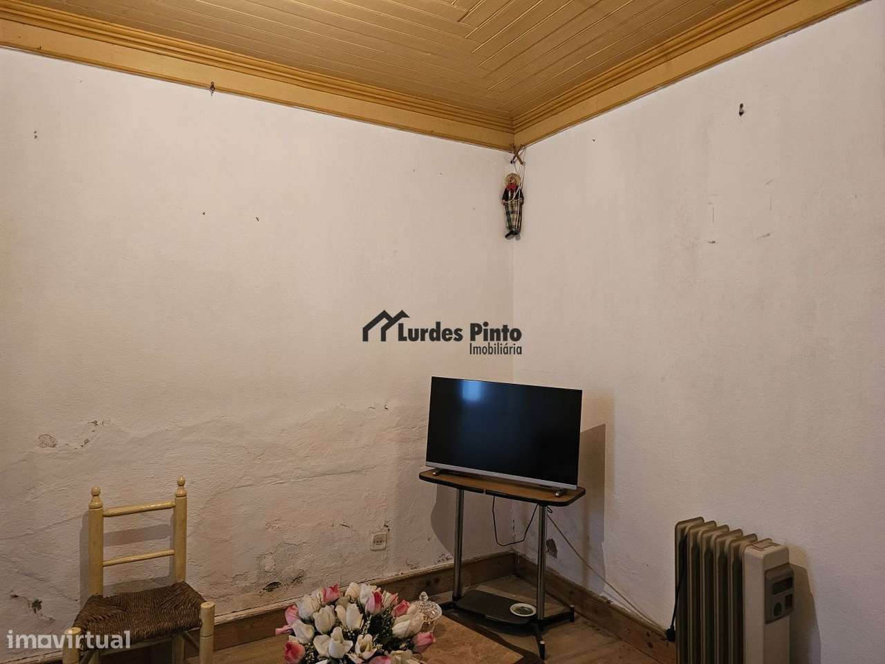 Moradia com dois pisos e logradouro - Grande imagem: 5/22