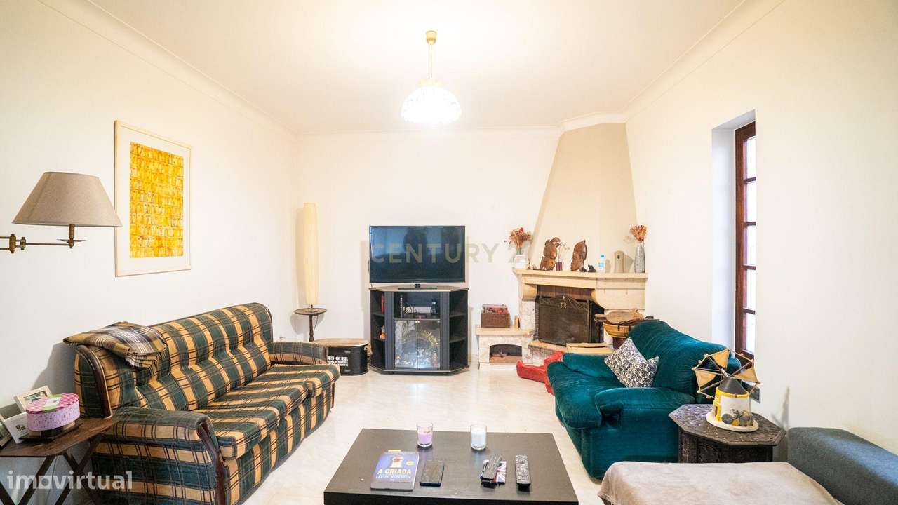 Moradia T4 com garagem na Venda do Pinheiro - Grande imagem: 2/38