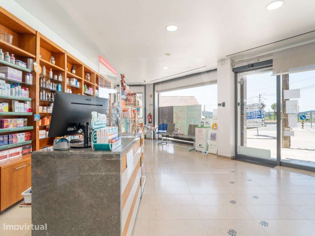 Loja + Apartamento T2 | Vila Nova de Anços, Soure - Grande imagem: 4/25