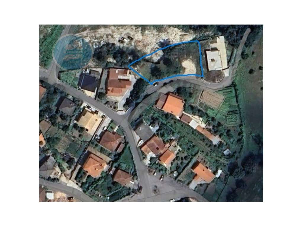 Terreno Construtivo de 1200m² 
Localização: Sra. de Fátima- Cabece...-15