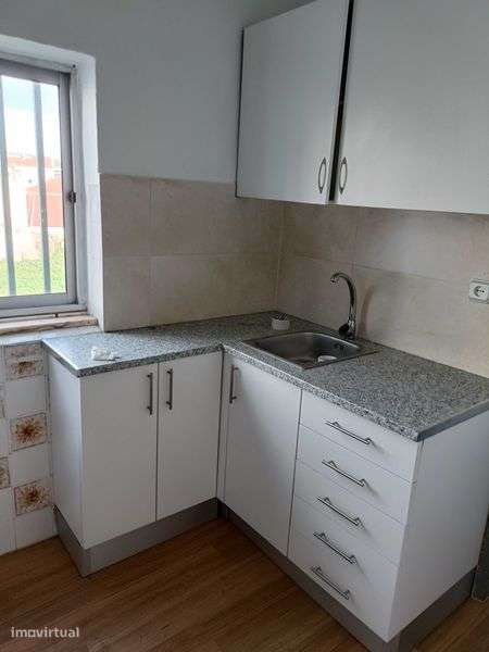 Casa no centro de caneças - Grande imagem: 4/7