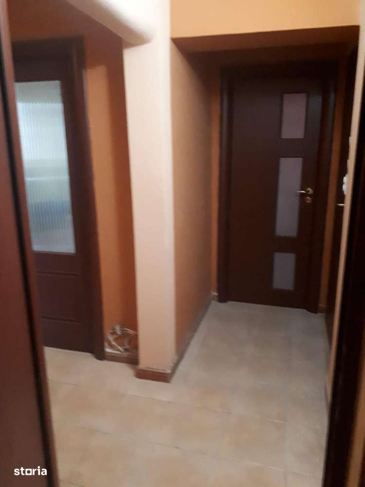 Apartament 4 camere Mazepa1 et3/4 centrala ,pret 92 000 euro neg-3