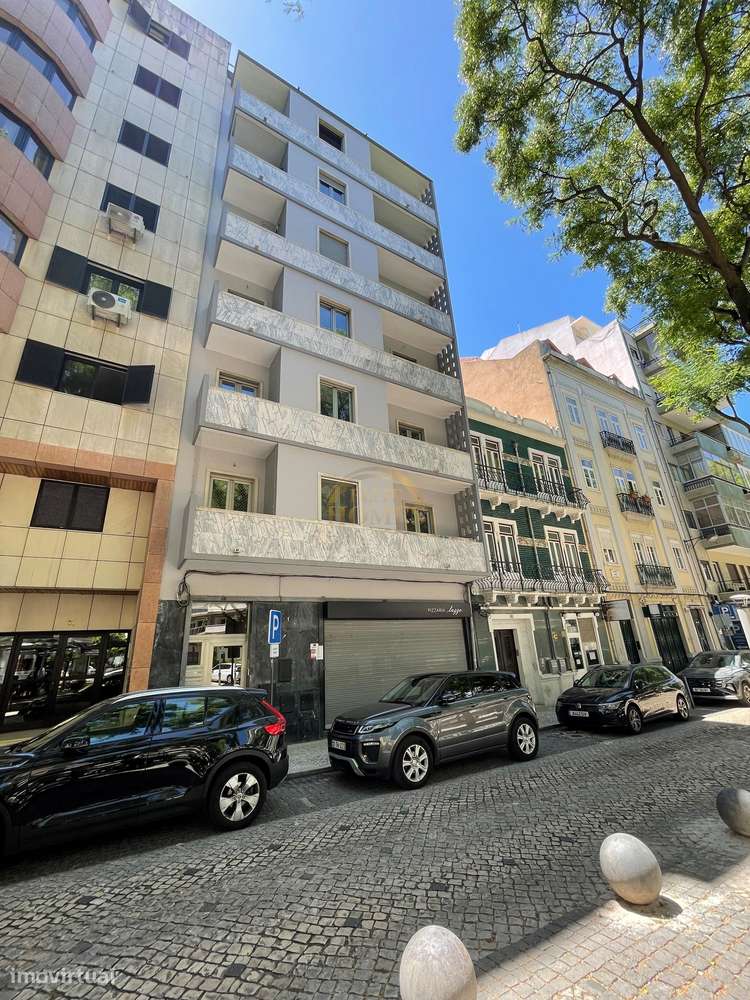 Apartamento T5 convertido num Luxuoso T3 – Av. Conde Valbom, Avenidas-21