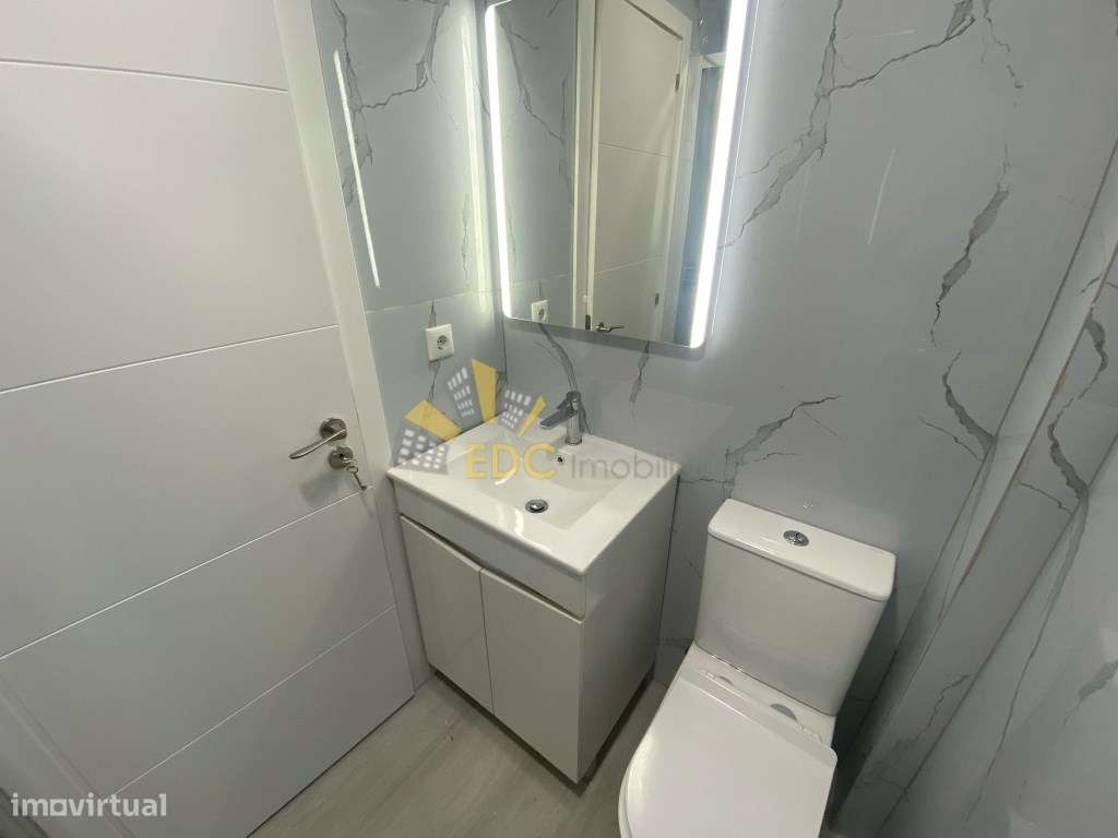 Apartamento T2 Totalmente Remodelado em zona Premium de Benfica | A...-19