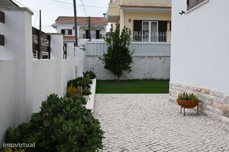 Espaçosa Moradia T4 - Grande imagem: 4/12