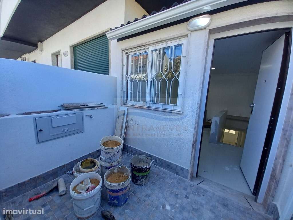 Moradia T3+T3 totalmente remodelada, com terraço, 4 casas de banho,...-43