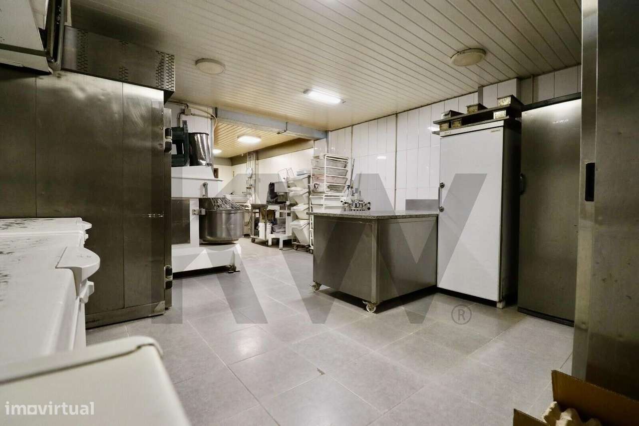 Trespasse de Padaria / Pastelaria no Centro de São João da Madeira-11