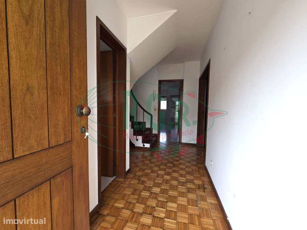 Moradia T4 de 3 Frentes | Ao IC29/A43 | 4 min Freixo Porto - Grande imagem: 2/37