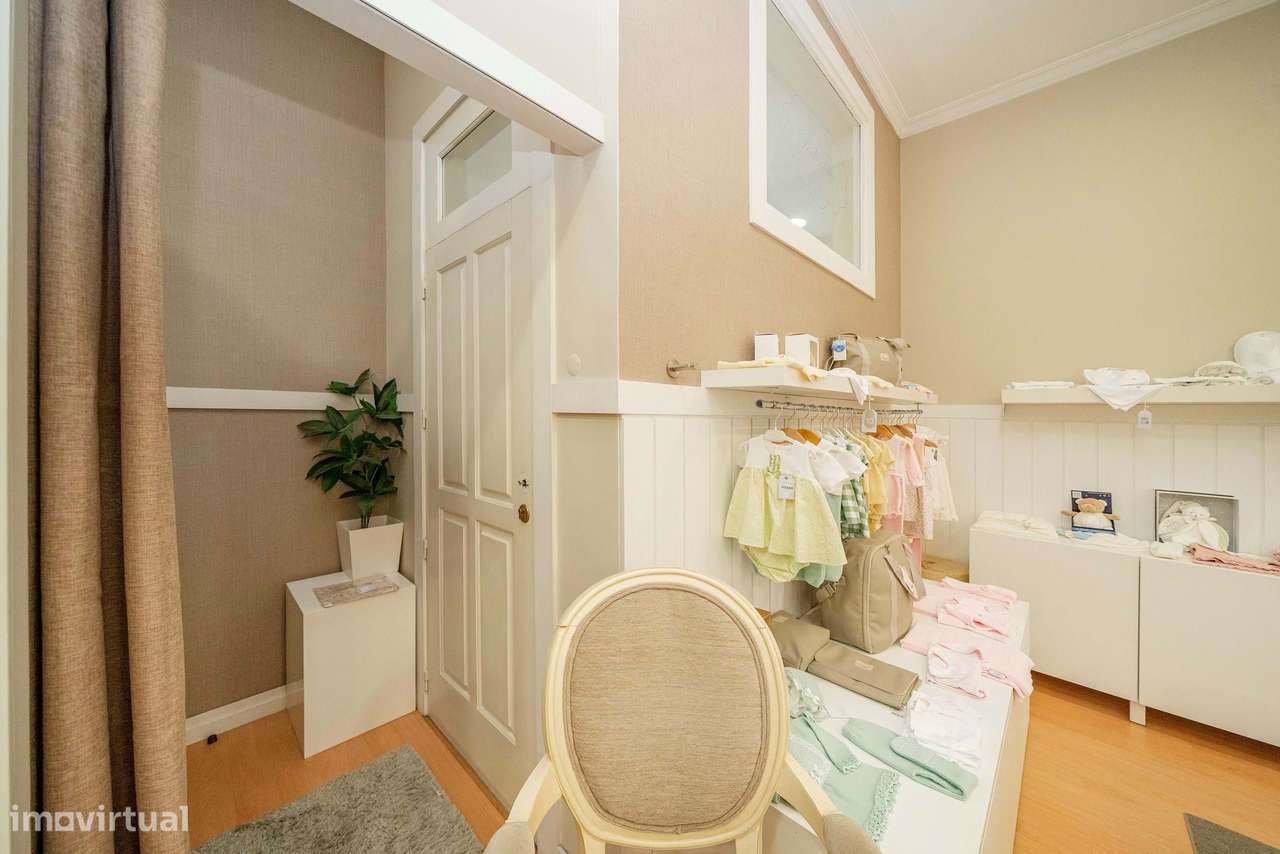Trespasse de Conceituada Loja de Roupa Infantil no Centro de Barcelos-18