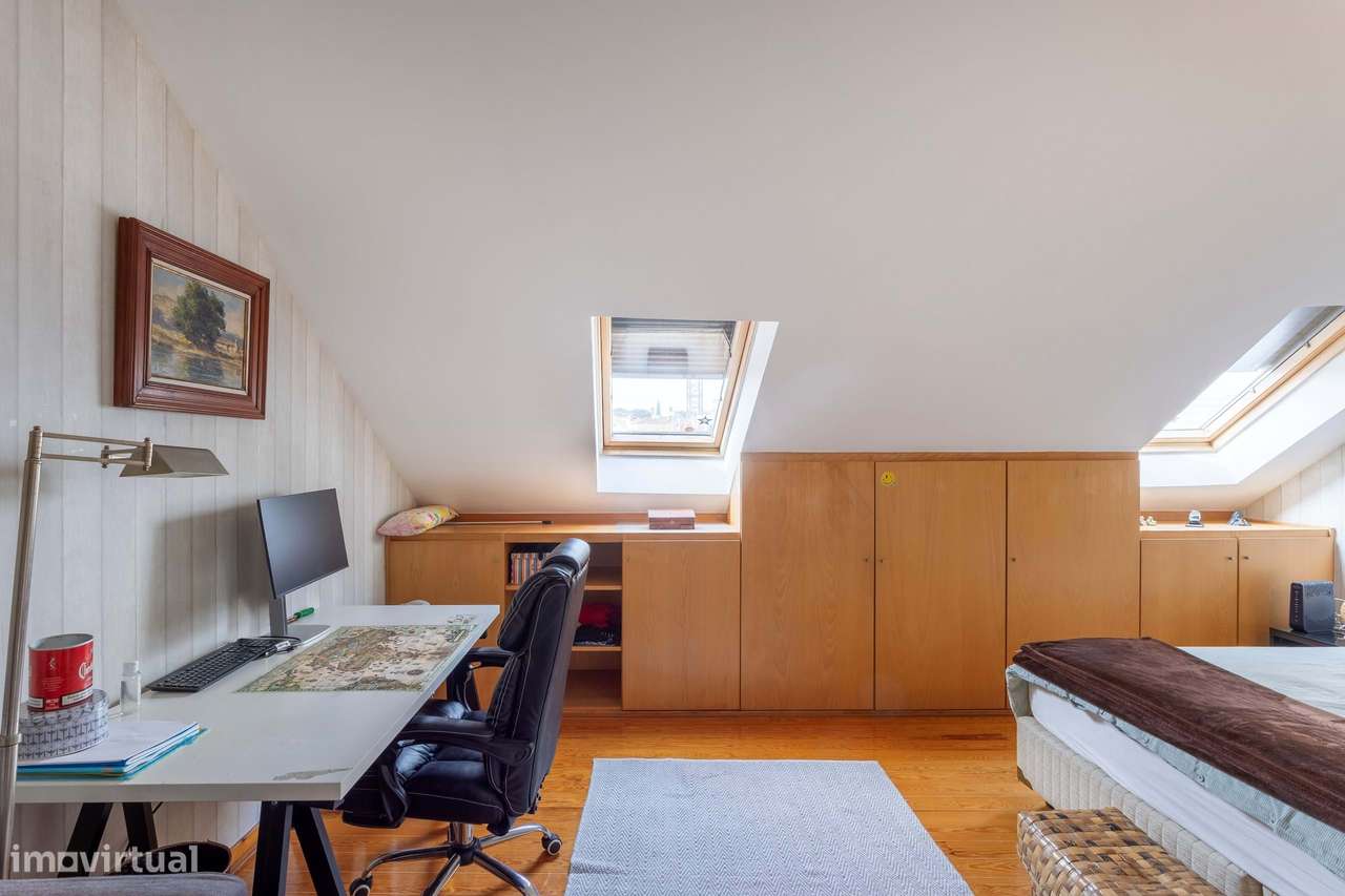 Moradia T6 com garagem, Madragoa, Estrela-15