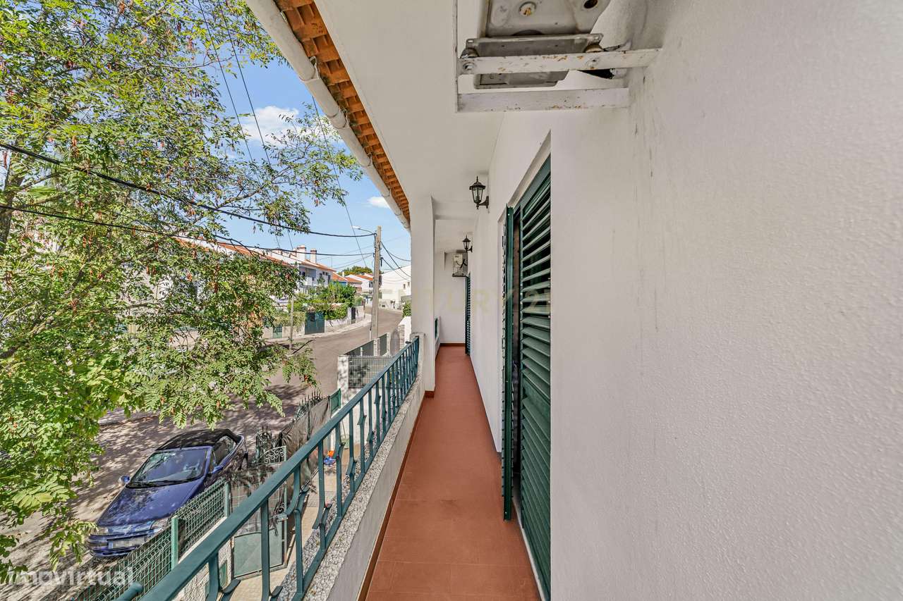 MORADIA T5 COM GARAGEM E PISCINA, 327 M² DE TERRENO PARA USUFRUIR-47