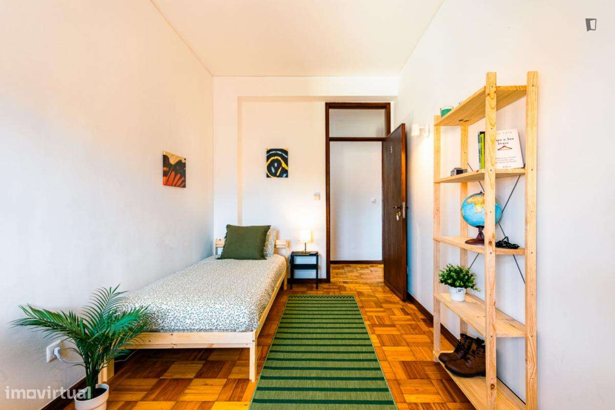 Quarto - localizado em Ramalde Porto - Grande imagem: 3/9