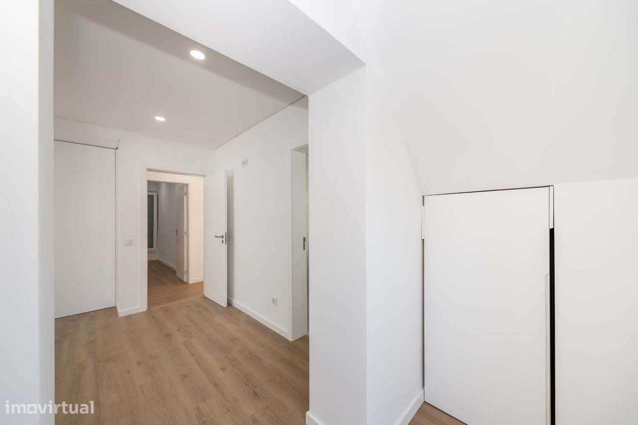 T3 NOVO – Apartamento com Espaço Exterior Único de 500 m² no Seixal-45