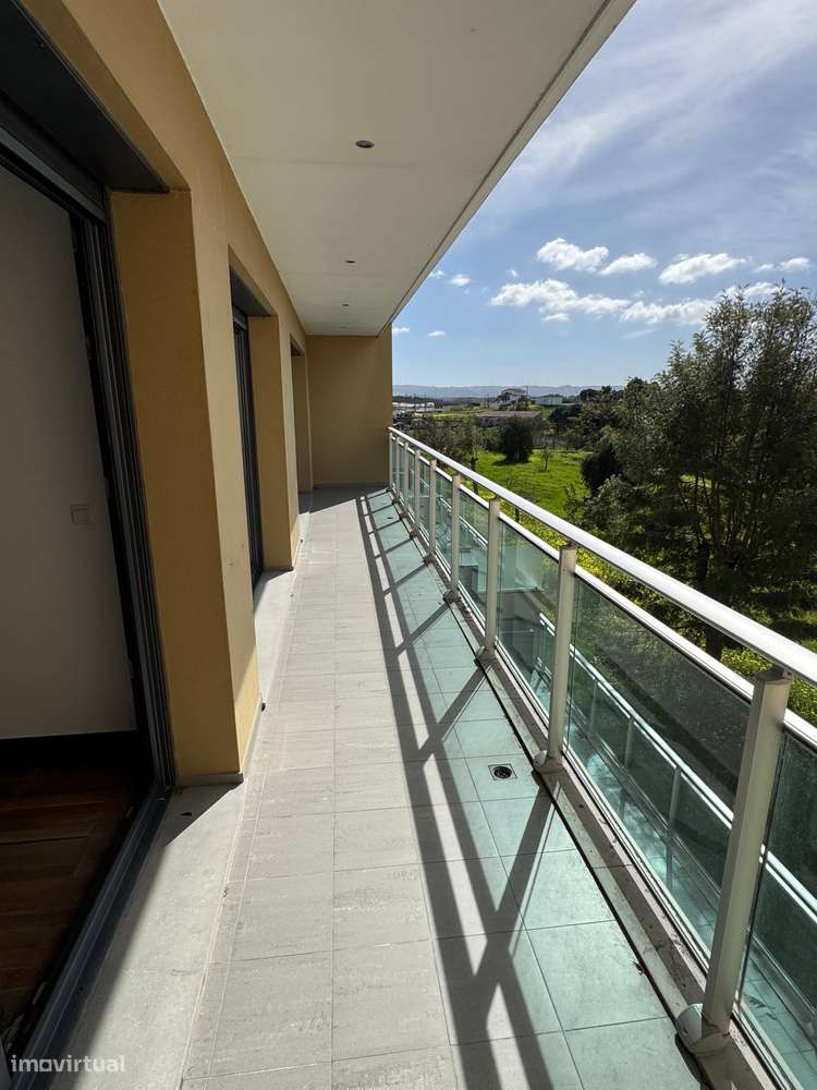 T4 com varanda, garagem e acessibilidade, 195m²-6