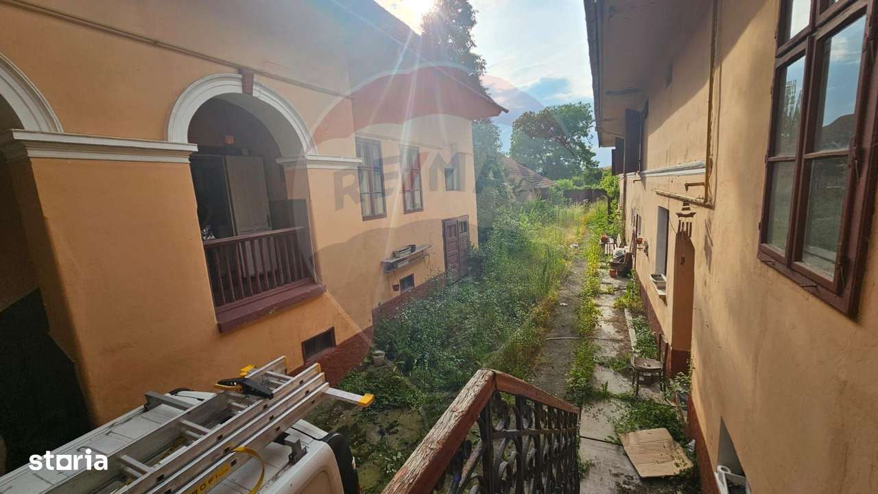 Casă / Vilă cu 10 camere de vânzare în zona Ultracentrală Râșnov-4