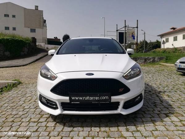 Ford Focus 2.0 EcoBoost ST c/ Pack Pele Desportiva - 2