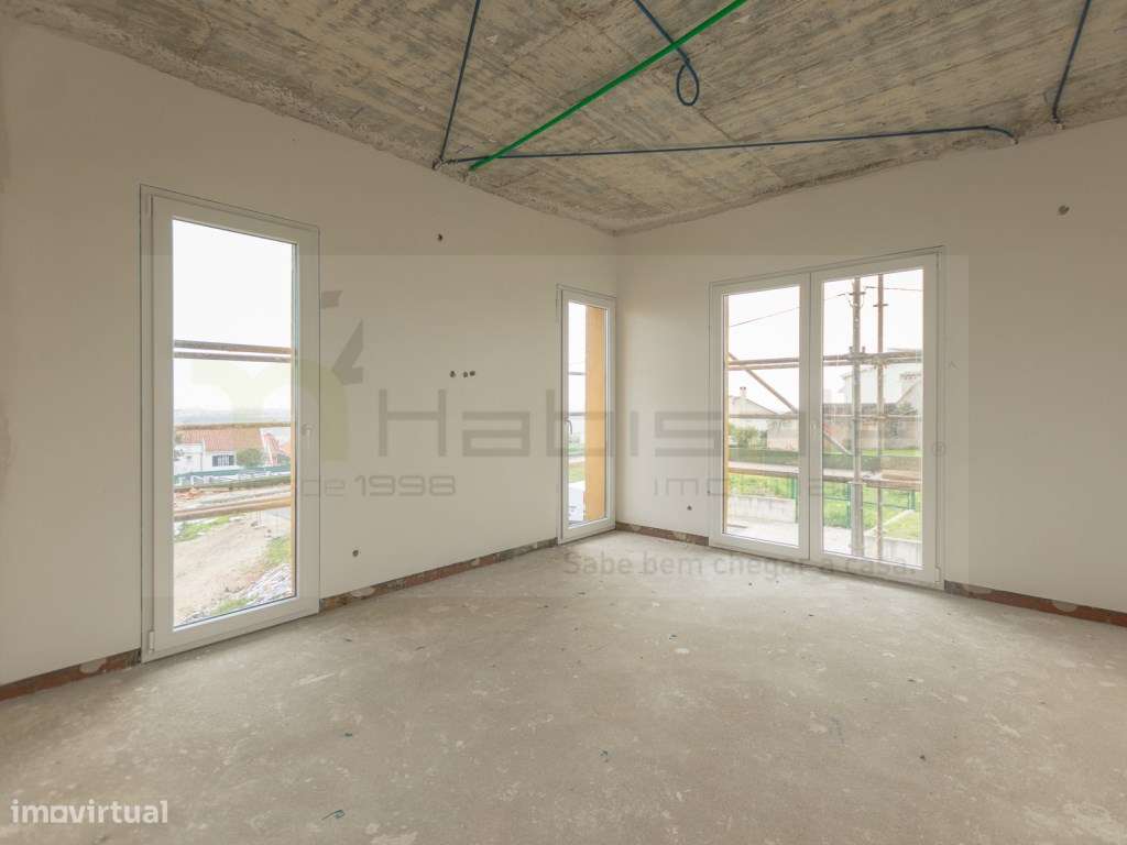 T3 em Condomínio Privado com Piscina no Centro de Famões-21