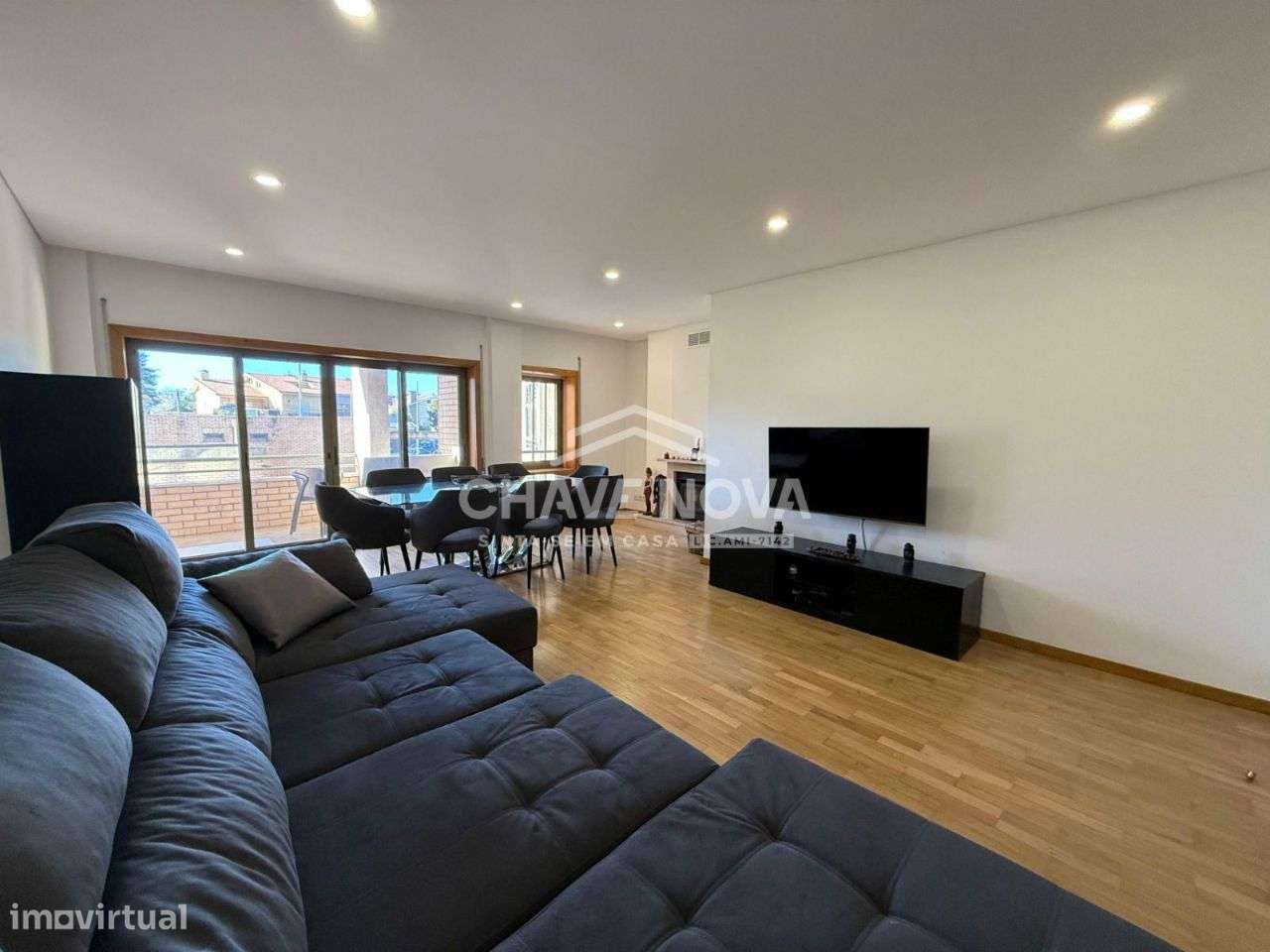 Apartamento T2+1 Renovado c/ Lugar de Garagem em Santa Marinha-21