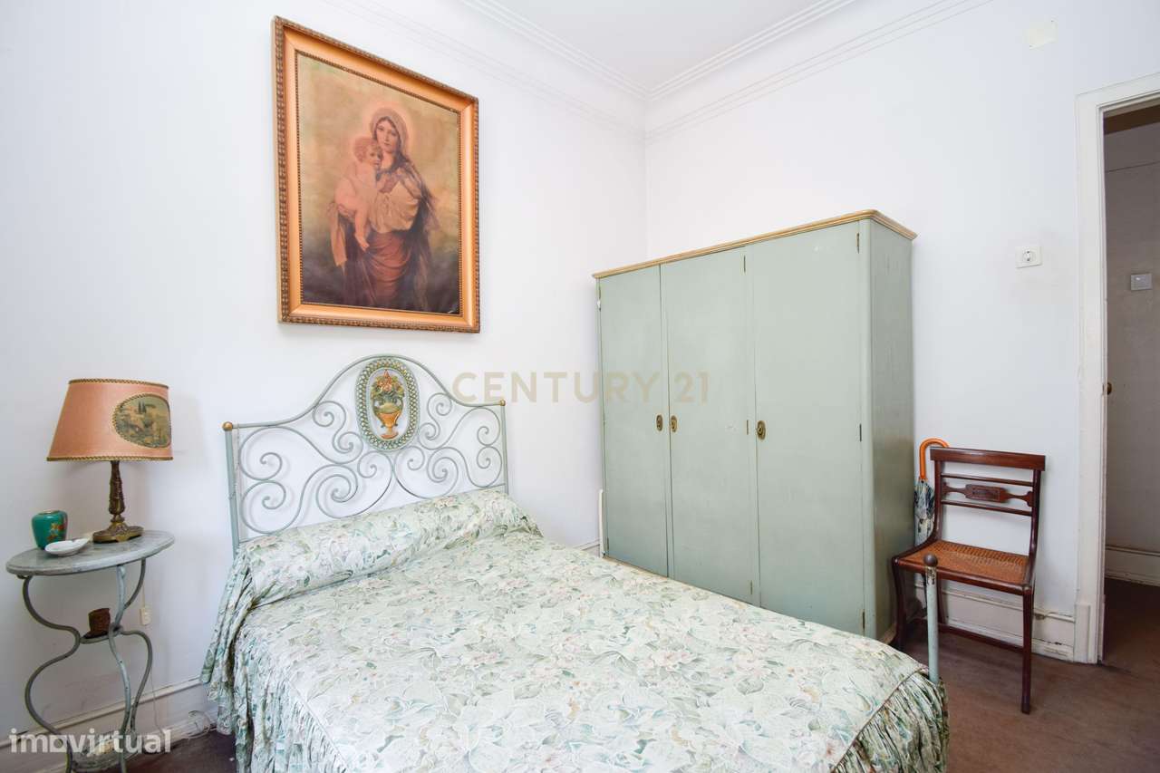 Apartamento T3 com Elevador, no Areeiro | Av. Roma| Campo Pequeno - Li-5