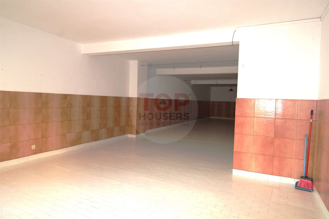 Loja Comercial com 117m² em Olhão – A 5 Minutos da Baixa-7