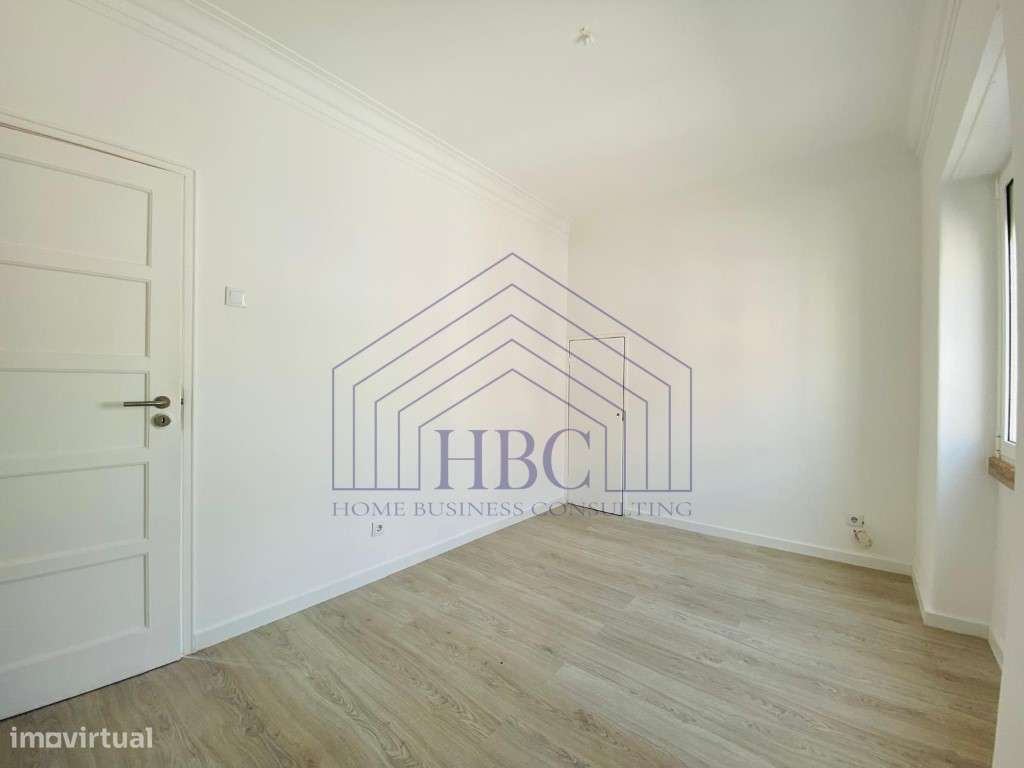 Apartamento T2 Transformado num Excelente T1 Remodelado com Vista R...-21
