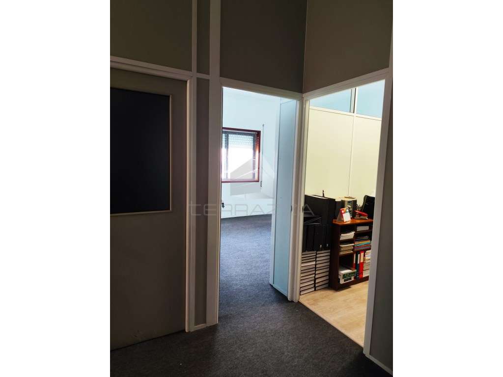 Escritório no centro da Maia - Grande imagem: 5/18