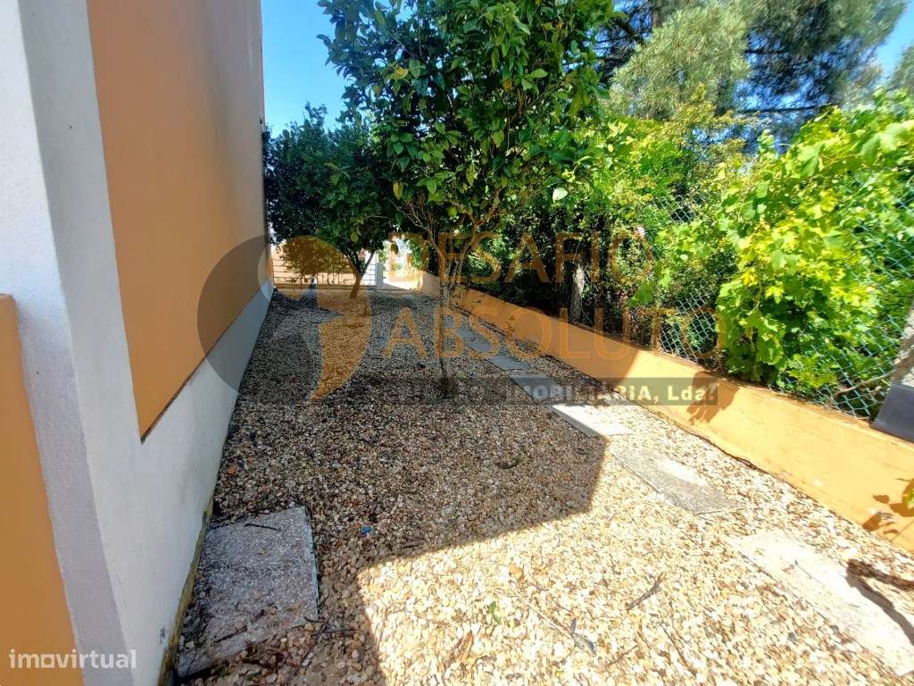 Moradia em Banda T4 c/ Piscina e Garagem. Quinta da Serralheira - S...-42