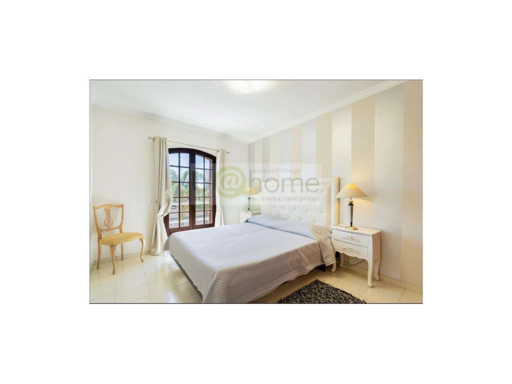 Moradia V4 geminada em Vilamoura perto da Marina-13