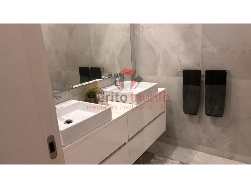 Excelente Apartamento c/ 3 Suites no Centro de Famalicão-17